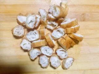 #老油条的青春#回锅油条炒腊肉,把油条切小节