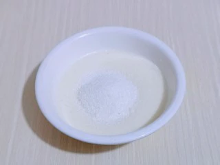 新手入门级～蓝莓椰蓉马芬蛋糕,加入椰蓉，拌均匀。