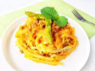 南瓜酱汁牛肉面,入口香味浓郁，一份面条几下就扒拉吃完啦