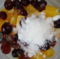 浪漫法兰西：水果宾治,把所有水果放在一起，加适量白糖，倒入红酒没过