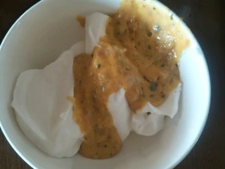 肉松小贝杯子蛋糕,混合之前的蛋黄海苔中