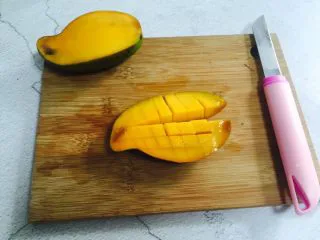 芒果香蕉奶昔,切花刀