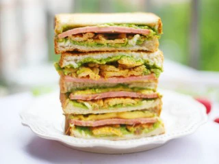 牛油果鸡蛋火腿三明治,做起来。