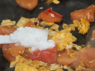 番茄鸡蛋通心粉,一大勺糖