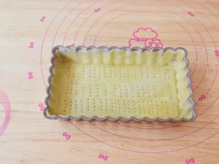 红枣派（雪燕五红丸）,然后用叉子叉些小洞