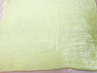 波兰种——香葱肉松手撕面包,刷上沙拉酱