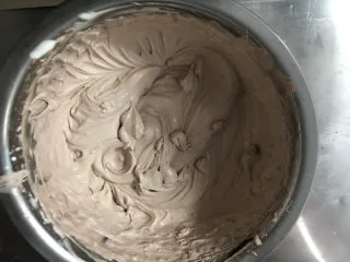 梦龙脆皮盒子,打发到七八分的状态。