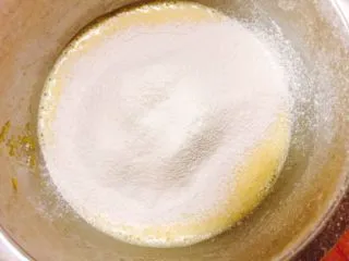 7寸中空戚风蛋糕(新手零失败),筛入低筋面粉