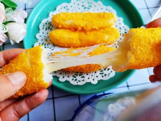 脆皮山药奶酪棒～健脾养胃还补钙,超级拉丝的山药奶酪棒