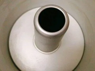 7寸中空戚风蛋糕(新手零失败),准备好 模具