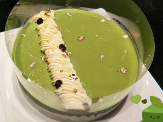 抹茶奶酪慕斯核桃布朗尼（8寸）,可以加一点装饰。