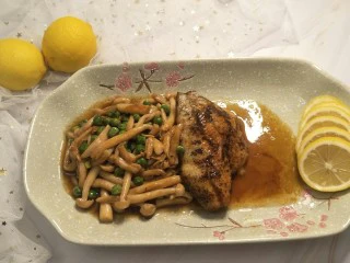 健康低卡香煎鲈鱼,完成。这美味减脂的减肥餐就完成了。