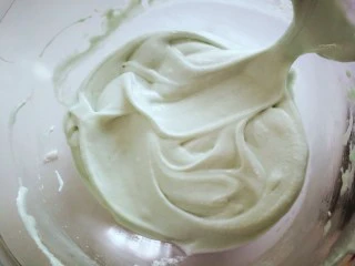 百变水果 蝶豆花蛋糕卷.百香果蓝莓馅,J字拌匀