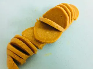 枸杞红枣饼干,或者放冷冻变硬切薄片。