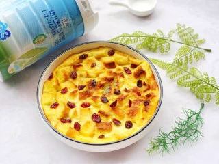 酥脆软滑的蛋奶吐司布丁,成品。