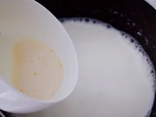 6寸KT猫奥利奥慕斯蛋糕,再加入吉利丁液