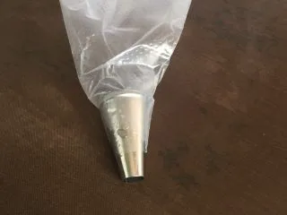 手指饼干装饰饼干辅食饼干,准备好一个圆形裱花嘴