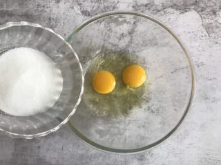 巧克力纸杯蛋糕,加入45g的白糖