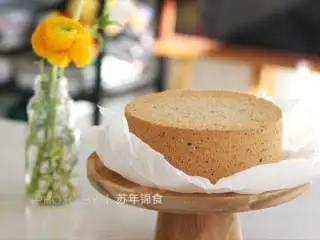 红茶柠檬戚风,15. 个人比较喜欢有红茶粉末在蛋糕里的口感。如果不喜欢可以将红茶液过滤后使用