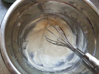 摩卡大理石纹戚风,加入低筋面粉拌匀