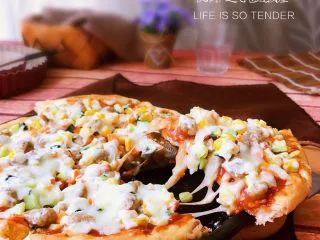 秘制芝心卷边披萨,拉丝拉丝！