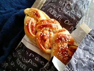 自制海苔肉松,用新做的肉松撸的面包 太好吃啦~