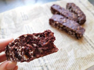 巧克力蛋白棒,丰富的粗纤维让你一次嚼很久