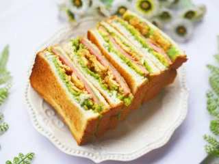 牛油果鸡蛋火腿三明治,好吃到停不下来。