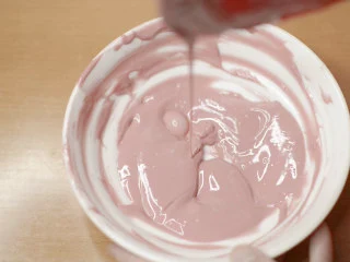 绵绵脆巧奶油包,每次加热10秒,搅拌均匀。