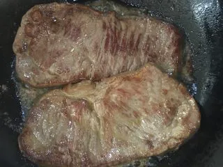 家庭自制牛排 ,煎后的效果
