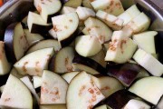 美食分享（清新可口的夏日凉菜，轻松做出好滋味）
