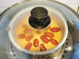 红糖发糕的家常做法（1个蛋）,盖好盖子，上汽以后蒸30分钟