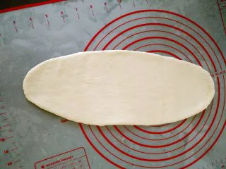 中种北海道吐司,将每个小面团擀开