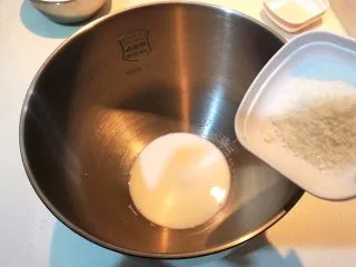 超软的葡萄干小餐包,加入椰蓉