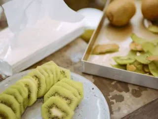 #春日烘焙教室#草莓塔/水果塔,新鲜水果切块装饰。