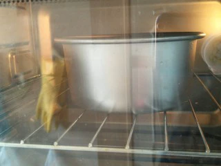 贺寿双层蛋糕(10＋6寸),烤箱160°烤35分钟。