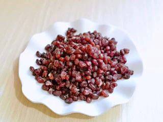 蜜豆喜饼～香甜松软,准备好蜜豆，提前煮好的。(买来的也可以)