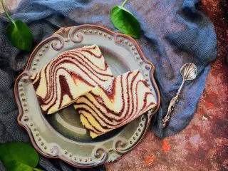 可可波纹戚风蛋糕,出炉倒扣,直至凉透在脱模。