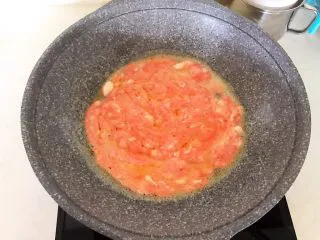 美味小零食 别样雪花酥,棉花糖基本融化，但是没有与黄油完全融合