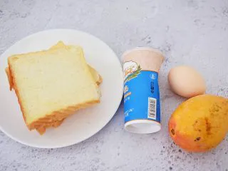 芒果酸奶吐司,准备好材料