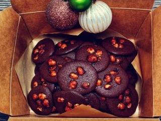 网红夏威夷果仁可可脆脆巧克力片 香港珍妮聪明小熊夏威夷果仁巧克力脆脆,23.晾凉以后装盒密封最好放干燥剂保存； 成品冷却之后是脆脆的口感。