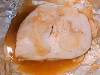 烤肉汁鸡胸肉,颜色很漂亮吧梨汁,主要是酱的功劳😁。