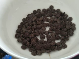 抹茶奶酪慕斯核桃布朗尼（8寸）,85克黑巧克力融化