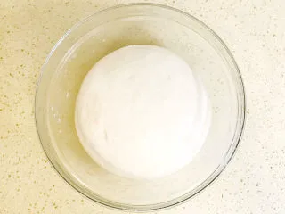 黑椒牛肉披萨,此时面团已经发酵到位