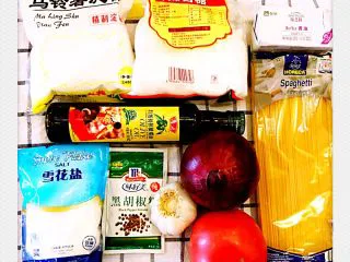 酸甜 & 辛辣 & 劲道 的意大利面,准备食材和烹饪调味料。