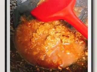 酸甜鱼丸牛肉菠菜拌面,煮牛肉汁（调味料：蕃茄酱适量，宝宝酱油）加了宝宝酱油就不需要加盐！