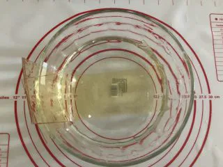 胜过冰淇淋蛋糕的「奥利奥冻芝士蛋糕」,用冷水泡软明胶片。