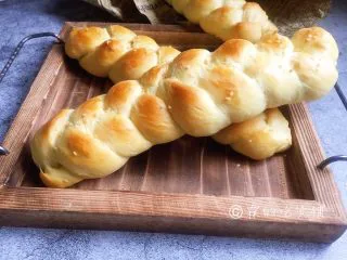 一发的淡奶油辫子面包,完成