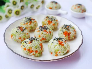 西兰花肉松芝士饭团,颜值爆表。