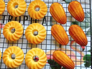 柠檬味小蛋糕,阵阵香味飘出